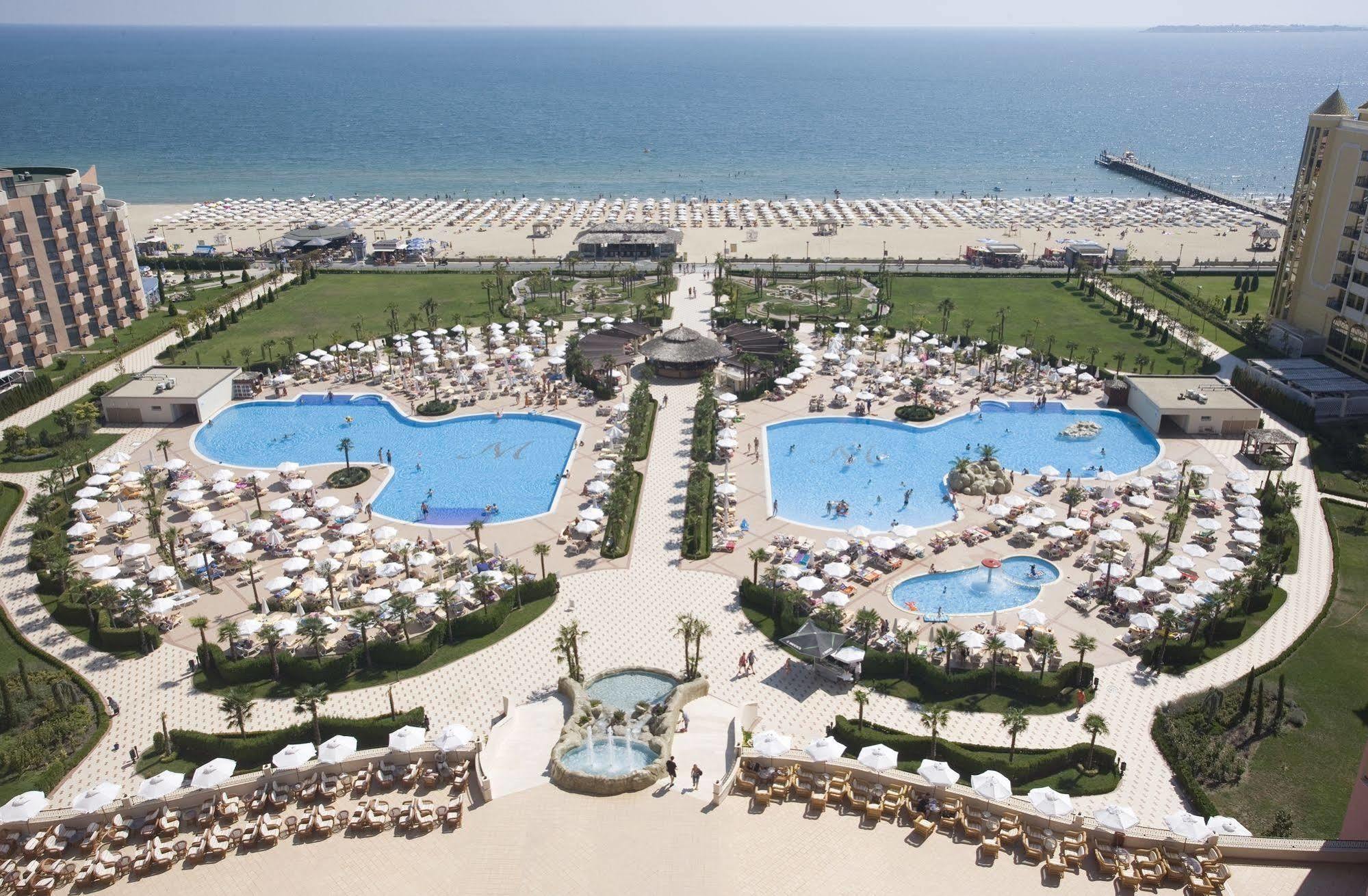 Dit Majestic Beach